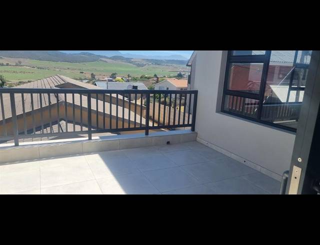 3 BEDROOM TOWNHOUSE FOR SALE IN FRAAIUITSIG